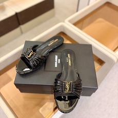 YSL「SAINT LAURENT*」 夏季新品 金属头优雅大气拖鞋——————————全新春夏系列 YSL「SAINT LAURENT*」 夏季新品 金属头优雅大气拖鞋——————————全新春夏系列