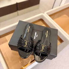YSL「SAINT LAURENT*」 夏季新品 金属头优雅大气拖鞋——————————全新春夏系列 YSL「SAINT LAURENT*」 夏季新品 金属头优雅大气拖鞋——————————全新春夏系列