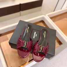 YSL「SAINT LAURENT*」 夏季新品 金属头优雅大气拖鞋——————————全新春夏系列 YSL「SAINT LAURENT*」 夏季新品 金属头优雅大气拖鞋——————————全新春夏系列