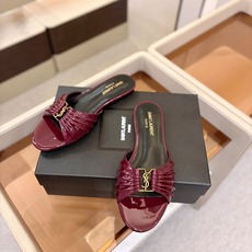 YSL「SAINT LAURENT*」 夏季新品 金属头优雅大气拖鞋——————————全新春夏系列 YSL「SAINT LAURENT*」 夏季新品 金属头优雅大气拖鞋——————————全新春夏系列