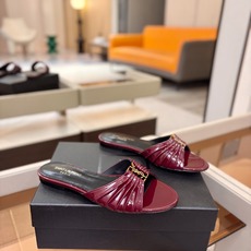 YSL「SAINT LAURENT*」 夏季新品 金属头优雅大气拖鞋——————————全新春夏系列 YSL「SAINT LAURENT*」 夏季新品 金属头优雅大气拖鞋——————————全新春夏系列