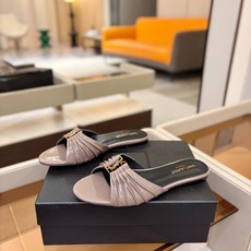 YSL「SAINT LAURENT*」 夏季新品 金属头优雅大气拖鞋——————————全新春夏系列 YSL「SAINT LAURENT*」 夏季新品 金属头优雅大气拖鞋——————————全新春夏系列