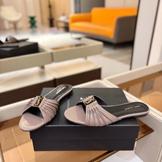 YSL「SAINT LAURENT*」 夏季新品 金属头优雅大气拖鞋——————————全新春夏系列 YSL「SAINT LAURENT*」 夏季新品 金属头优雅大气拖鞋——————————全新春夏系列
