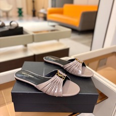 YSL「SAINT LAURENT*」 夏季新品 金属头优雅大气拖鞋——————————全新春夏系列 YSL「SAINT LAURENT*」 夏季新品 金属头优雅大气拖鞋——————————全新春夏系列