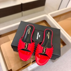 YSL「SAINT LAURENT*」 夏季新品 金属头优雅大气拖鞋——————————全新春夏系列 YSL「SAINT LAURENT*」 夏季新品 金属头优雅大气拖鞋——————————全新春夏系列