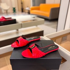 YSL「SAINT LAURENT*」 夏季新品 金属头优雅大气拖鞋——————————全新春夏系列 YSL「SAINT LAURENT*」 夏季新品 金属头优雅大气拖鞋——————————全新春夏系列