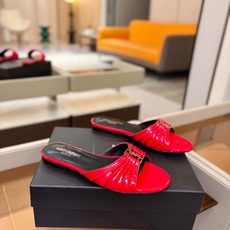 YSL「SAINT LAURENT*」 夏季新品 金属头优雅大气拖鞋——————————全新春夏系列 YSL「SAINT LAURENT*」 夏季新品 金属头优雅大气拖鞋——————————全新春夏系列