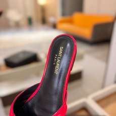 YSL「SAINT LAURENT*」 夏季新品 金属头优雅大气拖鞋——————————全新春夏系列 YSL「SAINT LAURENT*」 夏季新品 金属头优雅大气拖鞋——————————全新春夏系列