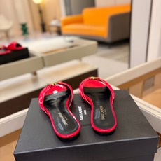 YSL「SAINT LAURENT*」 夏季新品 金属头优雅大气拖鞋——————————全新春夏系列 YSL「SAINT LAURENT*」 夏季新品 金属头优雅大气拖鞋——————————全新春夏系列