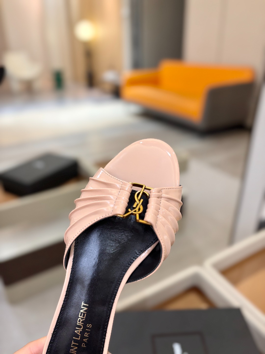 YSL「SAINT LAURENT*」  夏季新品 金属头优雅大气拖鞋——————————全新春夏系列 