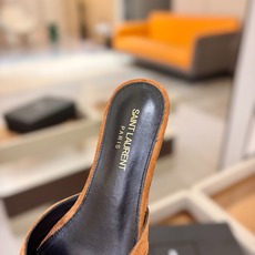 YSL「SAINT LAURENT*」 夏季新品 金属头优雅大气拖鞋——————————全新春夏系列 YSL「SAINT LAURENT*」 夏季新品 金属头优雅大气拖鞋——————————全新春夏系列
