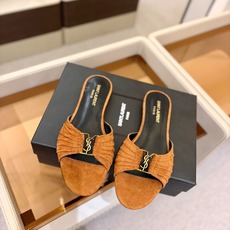 YSL「SAINT LAURENT*」 夏季新品 金属头优雅大气拖鞋——————————全新春夏系列 YSL「SAINT LAURENT*」 夏季新品 金属头优雅大气拖鞋——————————全新春夏系列