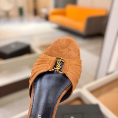 YSL「SAINT LAURENT*」 夏季新品 金属头优雅大气拖鞋——————————全新春夏系列 YSL「SAINT LAURENT*」 夏季新品 金属头优雅大气拖鞋——————————全新春夏系列