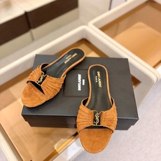 YSL「SAINT LAURENT*」 夏季新品 金属头优雅大气拖鞋——————————全新春夏系列 YSL「SAINT LAURENT*」 夏季新品 金属头优雅大气拖鞋——————————全新春夏系列