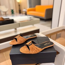 YSL「SAINT LAURENT*」 夏季新品 金属头优雅大气拖鞋——————————全新春夏系列 YSL「SAINT LAURENT*」 夏季新品 金属头优雅大气拖鞋——————————全新春夏系列