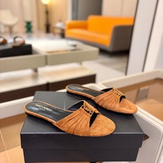 YSL「SAINT LAURENT*」 夏季新品 金属头优雅大气拖鞋——————————全新春夏系列 YSL「SAINT LAURENT*」 夏季新品 金属头优雅大气拖鞋——————————全新春夏系列