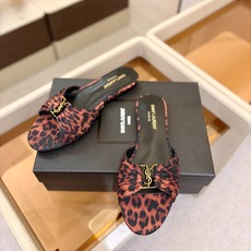 YSL「SAINT LAURENT*」 夏季新品 金属头优雅大气拖鞋——————————全新春夏系列 YSL「SAINT LAURENT*」 夏季新品 金属头优雅大气拖鞋——————————全新春夏系列