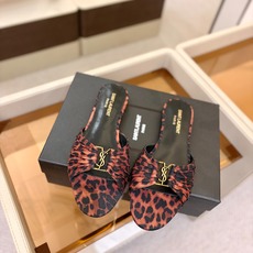 YSL「SAINT LAURENT*」 夏季新品 金属头优雅大气拖鞋——————————全新春夏系列 YSL「SAINT LAURENT*」 夏季新品 金属头优雅大气拖鞋——————————全新春夏系列