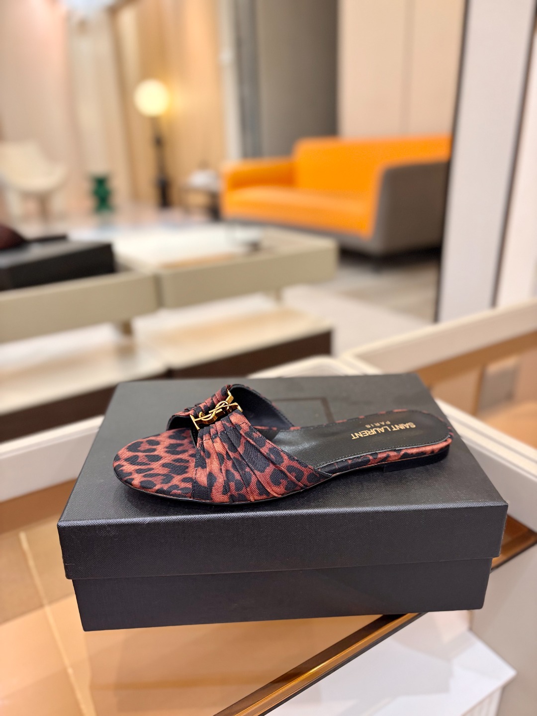 YSL「SAINT LAURENT*」  夏季新品 金属头优雅大气拖鞋——————————全新春夏系列 