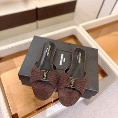 YSL「SAINT LAURENT*」 夏季新品 金属头优雅大气拖鞋——————————全新春夏系列 YSL「SAINT LAURENT*」 夏季新品 金属头优雅大气拖鞋——————————全新春夏系列