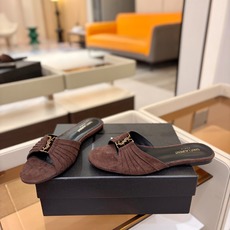 YSL「SAINT LAURENT*」 夏季新品 金属头优雅大气拖鞋——————————全新春夏系列 YSL「SAINT LAURENT*」 夏季新品 金属头优雅大气拖鞋——————————全新春夏系列