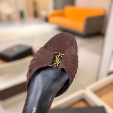 YSL「SAINT LAURENT*」 夏季新品 金属头优雅大气拖鞋——————————全新春夏系列 YSL「SAINT LAURENT*」 夏季新品 金属头优雅大气拖鞋——————————全新春夏系列