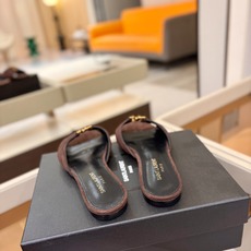 YSL「SAINT LAURENT*」 夏季新品 金属头优雅大气拖鞋——————————全新春夏系列 YSL「SAINT LAURENT*」 夏季新品 金属头优雅大气拖鞋——————————全新春夏系列