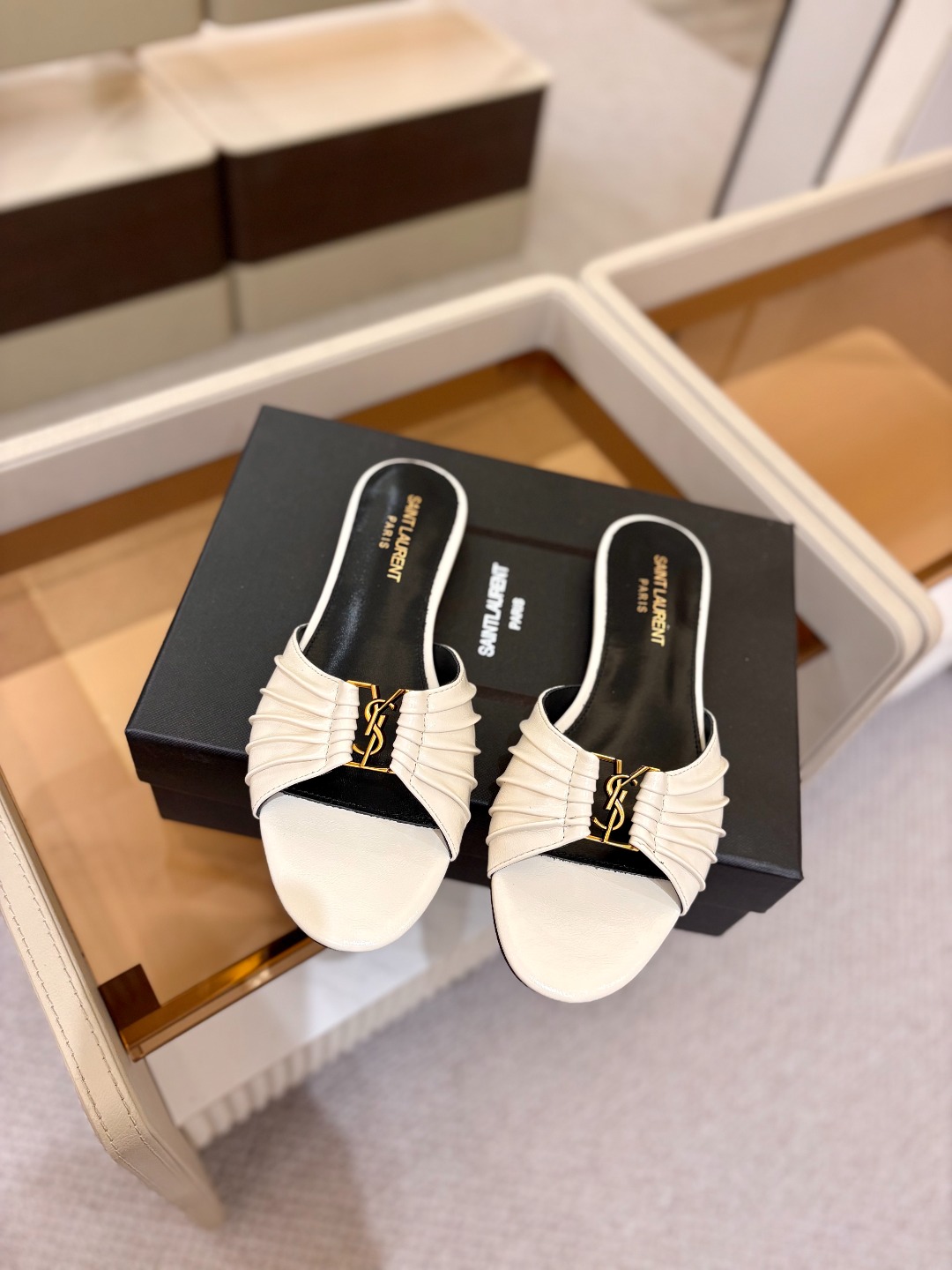YSL「SAINT LAURENT*」  夏季新品 金属头优雅大气拖鞋——————————全新春夏系列 