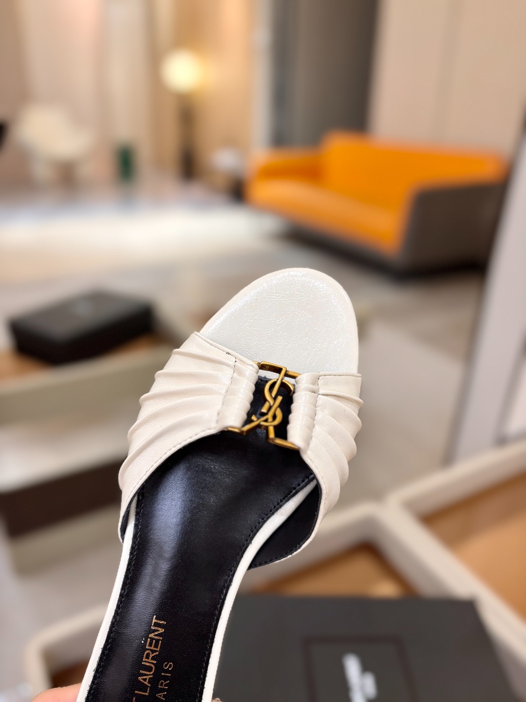 YSL「SAINT LAURENT*」  夏季新品 金属头优雅大气拖鞋——————————全新春夏系列 