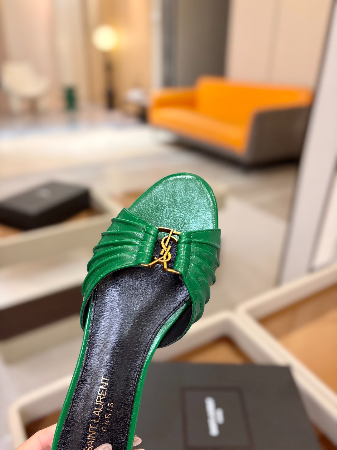 YSL「SAINT LAURENT*」  夏季新品 金属头优雅大气拖鞋——————————全新春夏系列 
