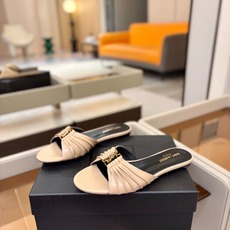 YSL「SAINT LAURENT*」 夏季新品 金属头优雅大气拖鞋——————————全新春夏系列 YSL「SAINT LAURENT*」 夏季新品 金属头优雅大气拖鞋——————————全新春夏系列