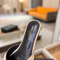 YSL「SAINT LAURENT*」 夏季新品 金属头优雅大气拖鞋——————————全新春夏系列 YSL「SAINT LAURENT*」 夏季新品 金属头优雅大气拖鞋——————————全新春夏系列