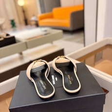 YSL「SAINT LAURENT*」 夏季新品 金属头优雅大气拖鞋——————————全新春夏系列 YSL「SAINT LAURENT*」 夏季新品 金属头优雅大气拖鞋——————————全新春夏系列