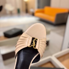 YSL「SAINT LAURENT*」 夏季新品 金属头优雅大气拖鞋——————————全新春夏系列 YSL「SAINT LAURENT*」 夏季新品 金属头优雅大气拖鞋——————————全新春夏系列