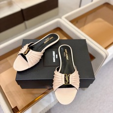 YSL「SAINT LAURENT*」 夏季新品 金属头优雅大气拖鞋——————————全新春夏系列 YSL「SAINT LAURENT*」 夏季新品 金属头优雅大气拖鞋——————————全新春夏系列