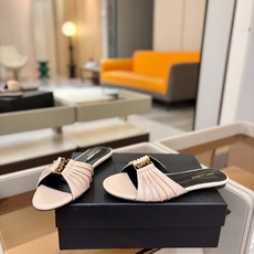 YSL「SAINT LAURENT*」 夏季新品 金属头优雅大气拖鞋——————————全新春夏系列 YSL「SAINT LAURENT*」 夏季新品 金属头优雅大气拖鞋——————————全新春夏系列