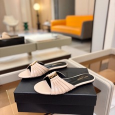 YSL「SAINT LAURENT*」 夏季新品 金属头优雅大气拖鞋——————————全新春夏系列 YSL「SAINT LAURENT*」 夏季新品 金属头优雅大气拖鞋——————————全新春夏系列