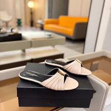 YSL「SAINT LAURENT*」 夏季新品 金属头优雅大气拖鞋——————————全新春夏系列 YSL「SAINT LAURENT*」 夏季新品 金属头优雅大气拖鞋——————————全新春夏系列