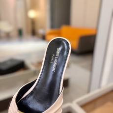YSL「SAINT LAURENT*」 夏季新品 金属头优雅大气拖鞋——————————全新春夏系列 YSL「SAINT LAURENT*」 夏季新品 金属头优雅大气拖鞋——————————全新春夏系列