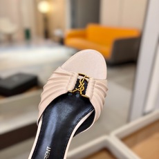 YSL「SAINT LAURENT*」 夏季新品 金属头优雅大气拖鞋——————————全新春夏系列 YSL「SAINT LAURENT*」 夏季新品 金属头优雅大气拖鞋——————————全新春夏系列