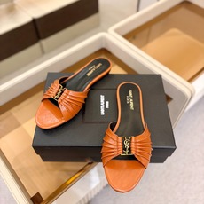 YSL「SAINT LAURENT*」 夏季新品 金属头优雅大气拖鞋——————————全新春夏系列 YSL「SAINT LAURENT*」 夏季新品 金属头优雅大气拖鞋——————————全新春夏系列