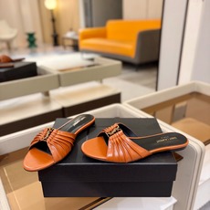 YSL「SAINT LAURENT*」 夏季新品 金属头优雅大气拖鞋——————————全新春夏系列 YSL「SAINT LAURENT*」 夏季新品 金属头优雅大气拖鞋——————————全新春夏系列