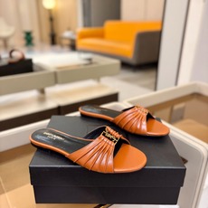 YSL「SAINT LAURENT*」 夏季新品 金属头优雅大气拖鞋——————————全新春夏系列 YSL「SAINT LAURENT*」 夏季新品 金属头优雅大气拖鞋——————————全新春夏系列