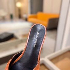 YSL「SAINT LAURENT*」 夏季新品 金属头优雅大气拖鞋——————————全新春夏系列 YSL「SAINT LAURENT*」 夏季新品 金属头优雅大气拖鞋——————————全新春夏系列