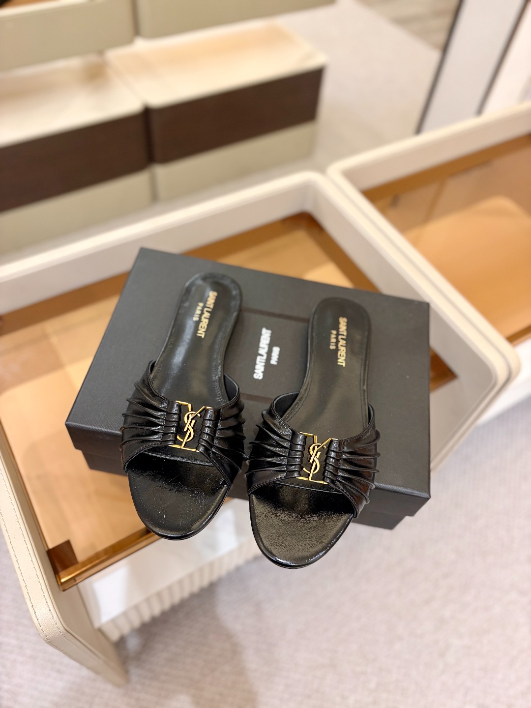 YSL「SAINT LAURENT*」  夏季新品 金属头优雅大气拖鞋——————————全新春夏系列 