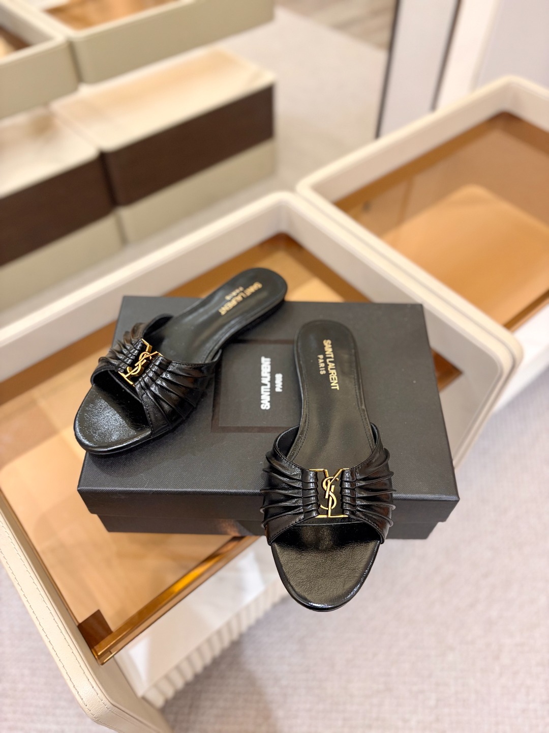 YSL「SAINT LAURENT*」  夏季新品 金属头优雅大气拖鞋——————————全新春夏系列 