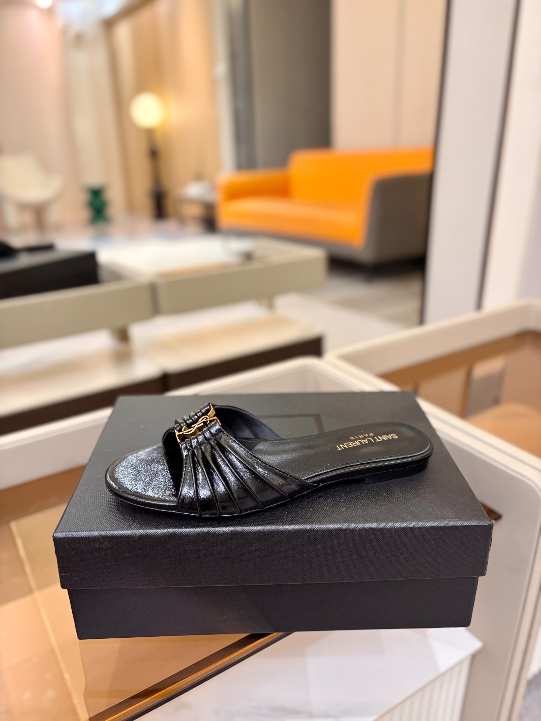 YSL「SAINT LAURENT*」  夏季新品 金属头优雅大气拖鞋——————————全新春夏系列 
