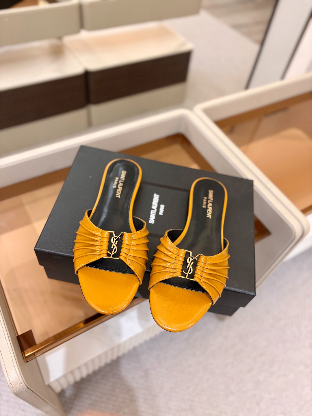 YSL「SAINT LAURENT*」  夏季新品 金属头优雅大气拖鞋——————————全新春夏系列 