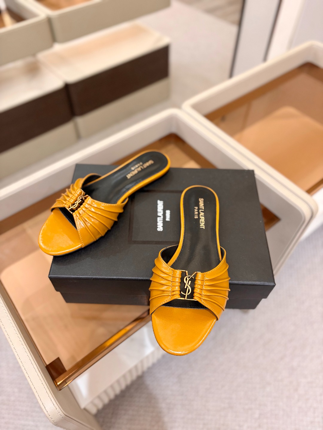 YSL「SAINT LAURENT*」  夏季新品 金属头优雅大气拖鞋——————————全新春夏系列 