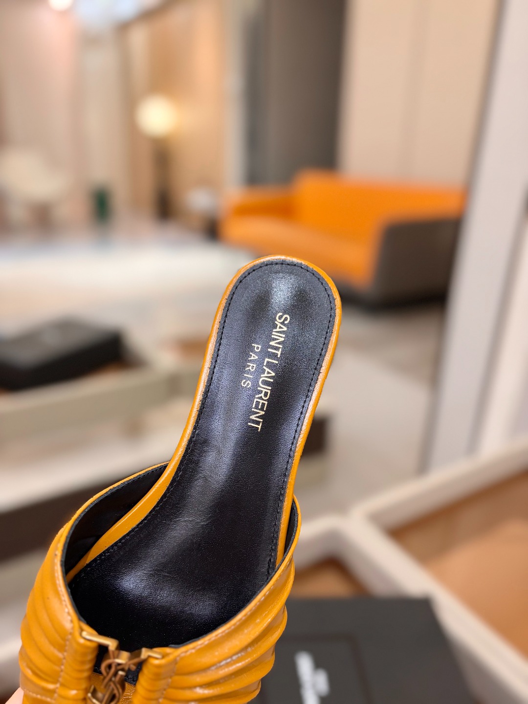YSL「SAINT LAURENT*」  夏季新品 金属头优雅大气拖鞋——————————全新春夏系列 